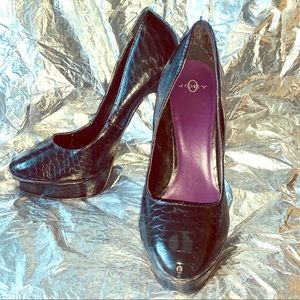Joey Women’s size 8.5 Black Platform heels